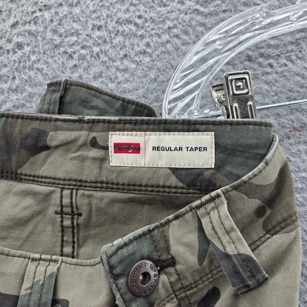 NEW Wrangler Mens Camo Print Cargo‎ Shorts 48x10 Green Regular Taper Canvas